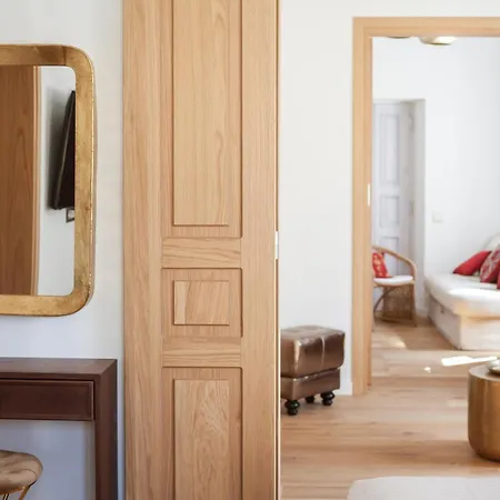 Aylin Executive Bed & Breakfast 4*