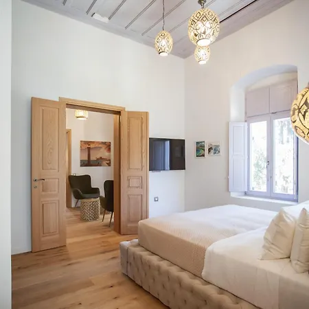 Aylin Executive לינה וארוחת בוקר 4*