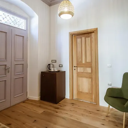 לינה וארוחת בוקר Aylin Executive 4*