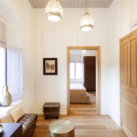 Aylin Executive Bed & Breakfast 4*